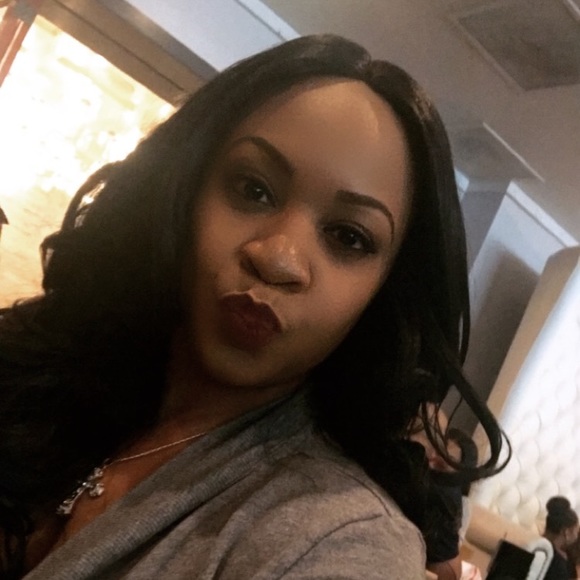 Meet your Posher, Whitney - Picture 1 of 1